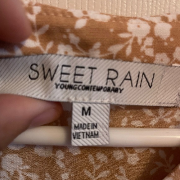 NWOT Sweet Rain Floral Top - Picture 5 of 6